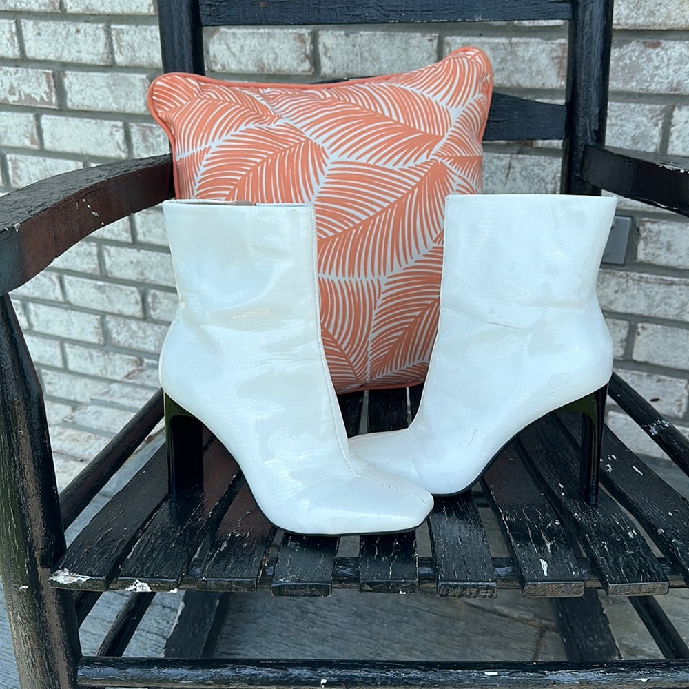 Mix No. 6 Heeled White Boots NWOT